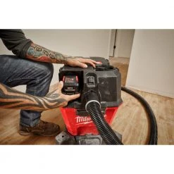 POWER TOOLS Milwaukee 0910-20 - M18 FUEL™ 6 Gallon Wet/Dry Vacuum 21 POWER TOOLS Milwaukee 0910-20 - M18 FUEL™ 6 Gallon Wet/Dry Vacuum