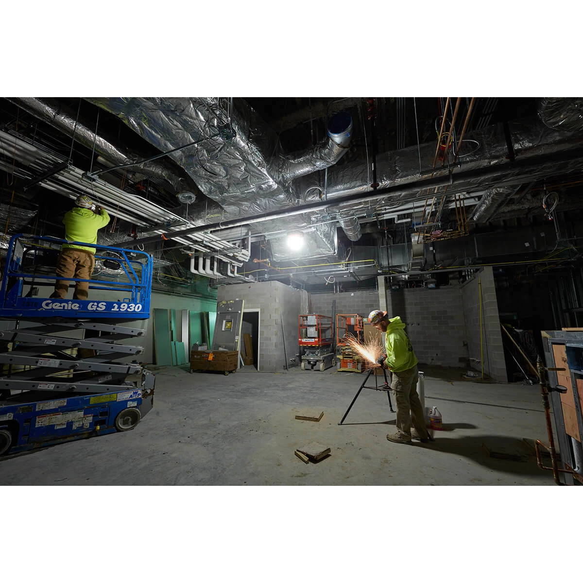 LIGHTING Milwaukee 2145-20 - M18 Radius LED Light - Tool Only 13 LIGHTING Milwaukee 2145-20 - M18 Radius LED Light - Tool Only