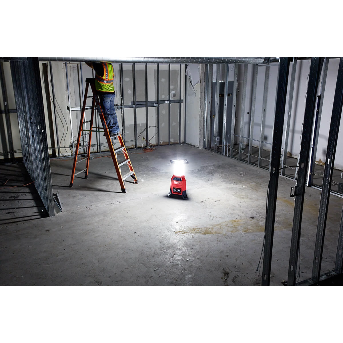 Milwaukee 2151-20 - M18™ RADIUS™ Site Light LIGHTING 4 Milwaukee 2151-20 - M18™ RADIUS™ Site Light LIGHTING