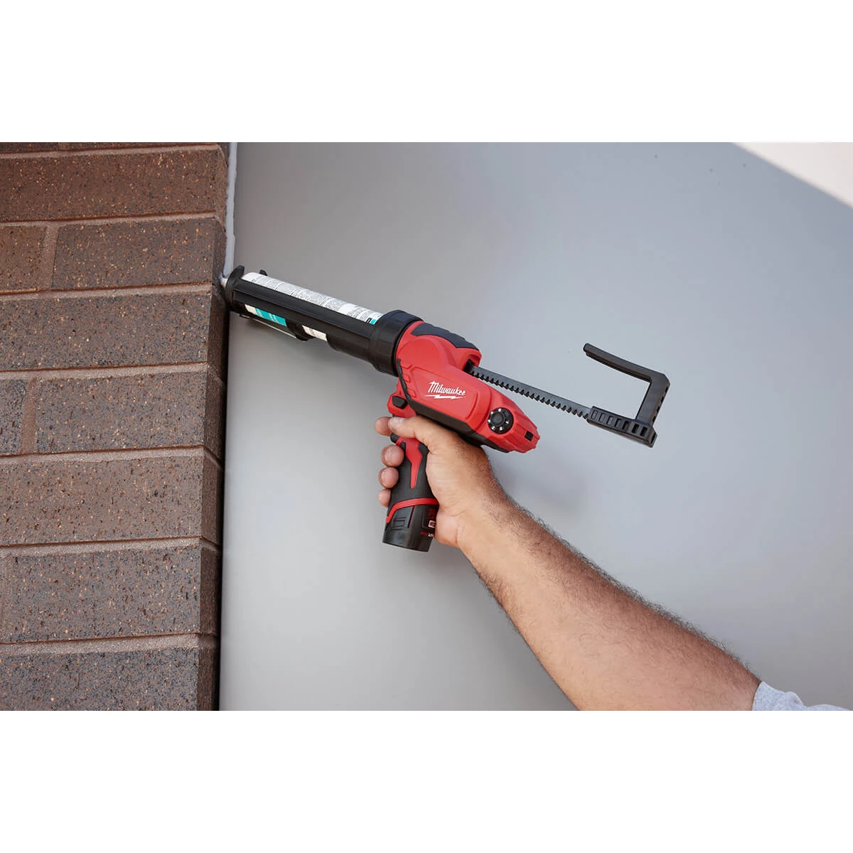 Milwaukee 2441-21 M12 10 Oz Caulk Gun Kit 8 Milwaukee 2441-21 M12 10 Oz Caulk Gun Kit