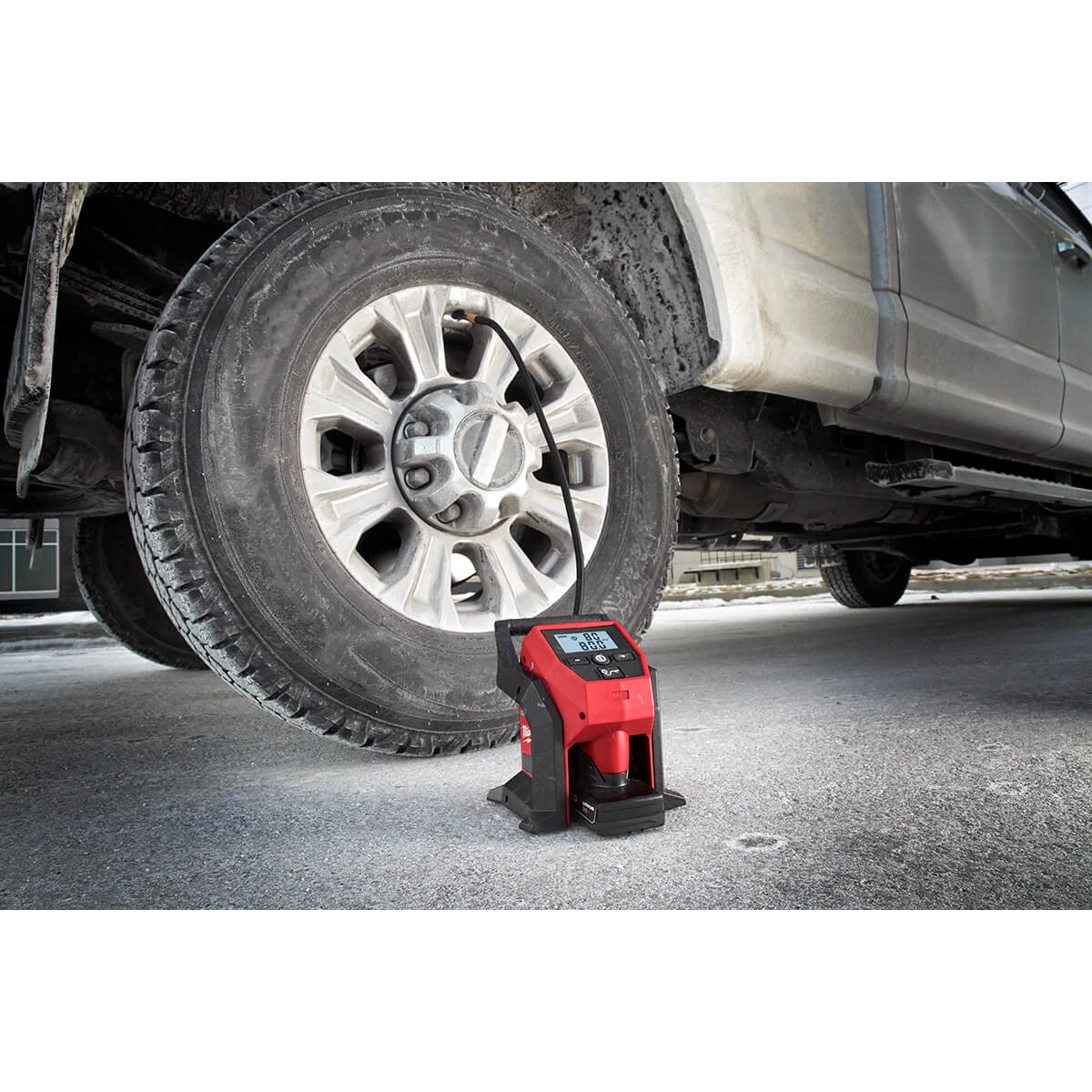Milwaukee 2475-21XC - M12 Compact Inflator Kit 6 Milwaukee 2475-21XC - M12 Compact Inflator Kit