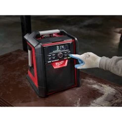 Milwaukee 2792-20 - M18 Jobsite Radio/Charger SALE 27 Milwaukee 2792-20 - M18 Jobsite Radio/Charger SALE