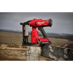 MILWAUKEE 2843-22 - M18 FUEL UTILITY FENCING STAPLER KIT POWER TOOLS