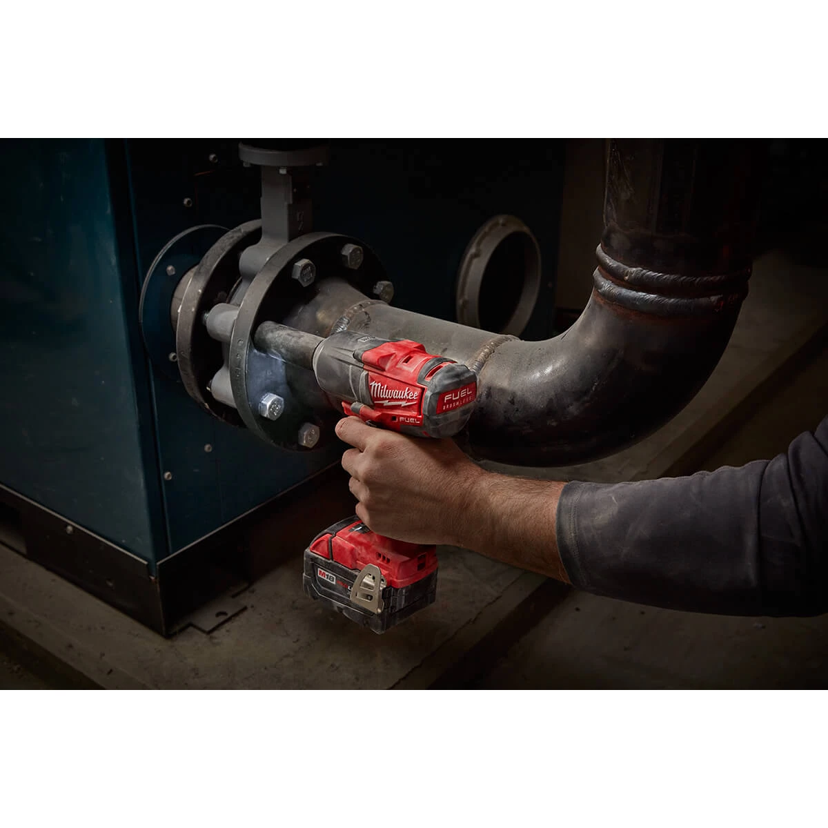 Milwaukee 2860-22 M18 FUEL™ 1/2" Mid-Torque Impact Wrench With Pin Detent Kit POWER TOOLS 7 Milwaukee 2860-22 M18 FUEL™ 1/2" Mid-Torque Impact Wrench With Pin Detent Kit POWER TOOLS