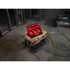 BATTERIES AND CHARGERS Milwaukee 48-59-1807 - M18/M12 Rapid Charge Station