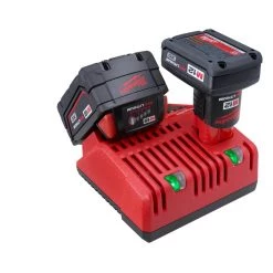 BATTERIES AND CHARGERS Milwaukee 48-59-1812 - M18™ & M12™ Multi-Voltage Charger