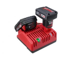 BATTERIES AND CHARGERS Milwaukee 48-59-1812 - M18™ & M12™ Multi-Voltage Charger