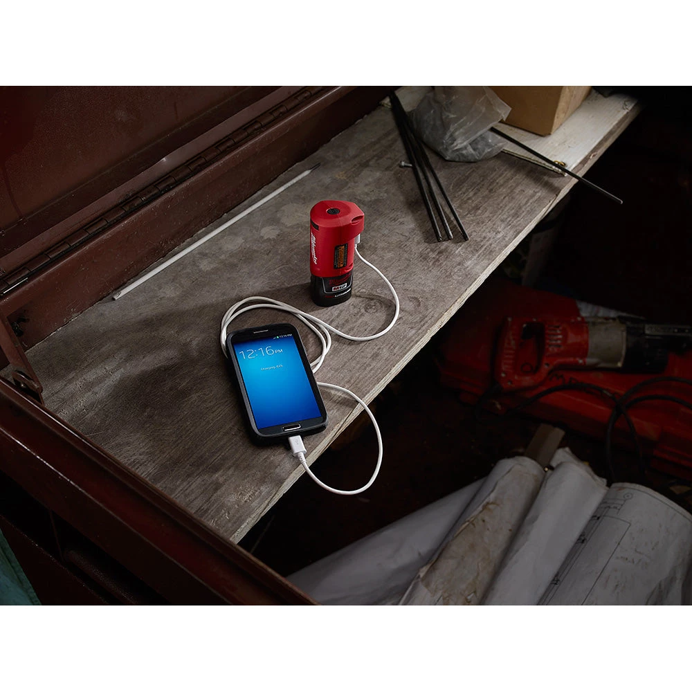 BATTERIES AND CHARGERS Milwaukee 49-24-2310 - M12 USB Power Source 4 BATTERIES AND CHARGERS Milwaukee 49-24-2310 - M12 USB Power Source