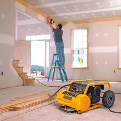 DEWALT D55146 - 1.6 HP CONTINUOUS, 225 PSI, 4.5 GALLON COMPRESSOR