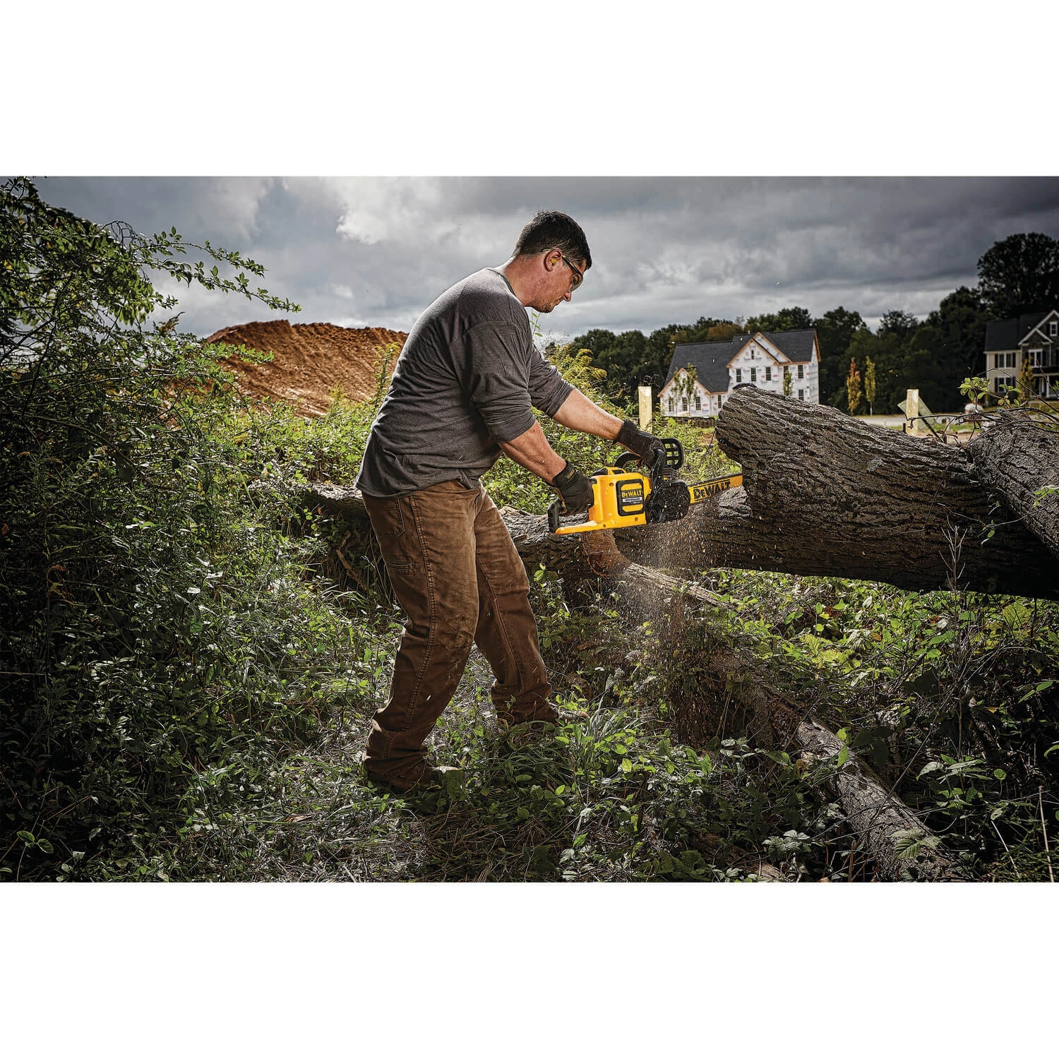 DEWALT DCCS670B FLEXVOLT 60V MAX Brushless Chainsaw, (TOOL ONLY) OUTDOOR TOOLS 30 DEWALT DCCS670B FLEXVOLT 60V MAX Brushless Chainsaw, (TOOL ONLY) OUTDOOR TOOLS