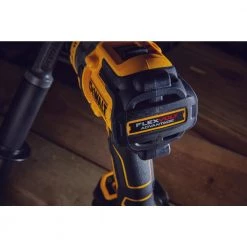 SALE DeWalt DCD999B - 20V MAX W/ FlexVolt Advantage Hammer Drill (Bare)