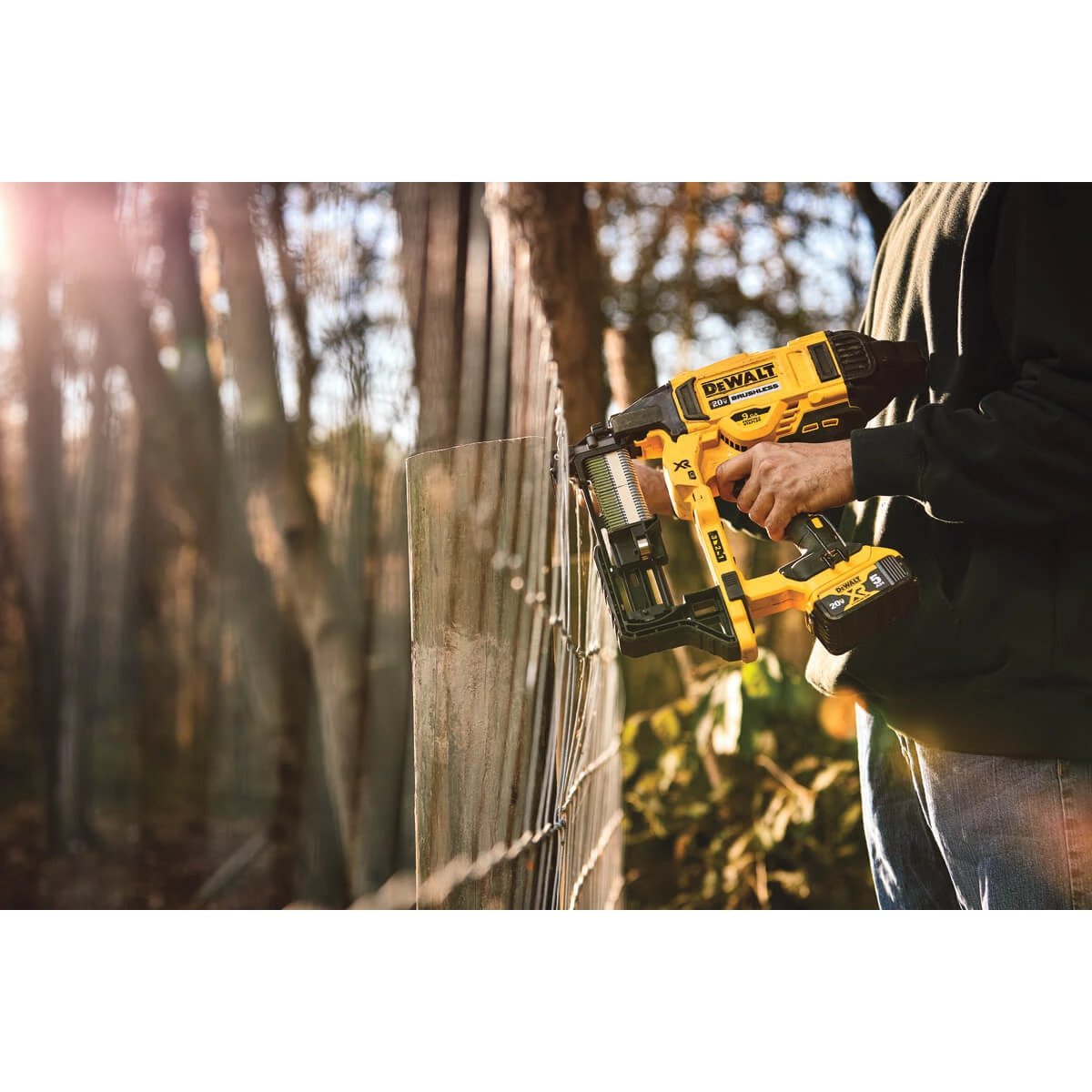 Dewalt DCFS950B 20V MAX* XR® 9 GA CORDLESS FENCING STAPLER (TOOL ONLY) POWER TOOLS 6 Dewalt DCFS950B 20V MAX* XR® 9 GA CORDLESS FENCING STAPLER (TOOL ONLY) POWER TOOLS
