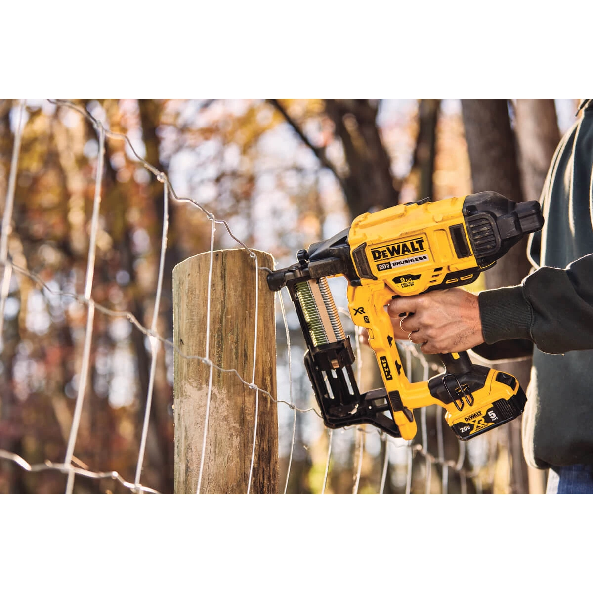 Dewalt DCFS950B 20V MAX* XR® 9 GA CORDLESS FENCING STAPLER (TOOL ONLY) POWER TOOLS 7 Dewalt DCFS950B 20V MAX* XR® 9 GA CORDLESS FENCING STAPLER (TOOL ONLY) POWER TOOLS
