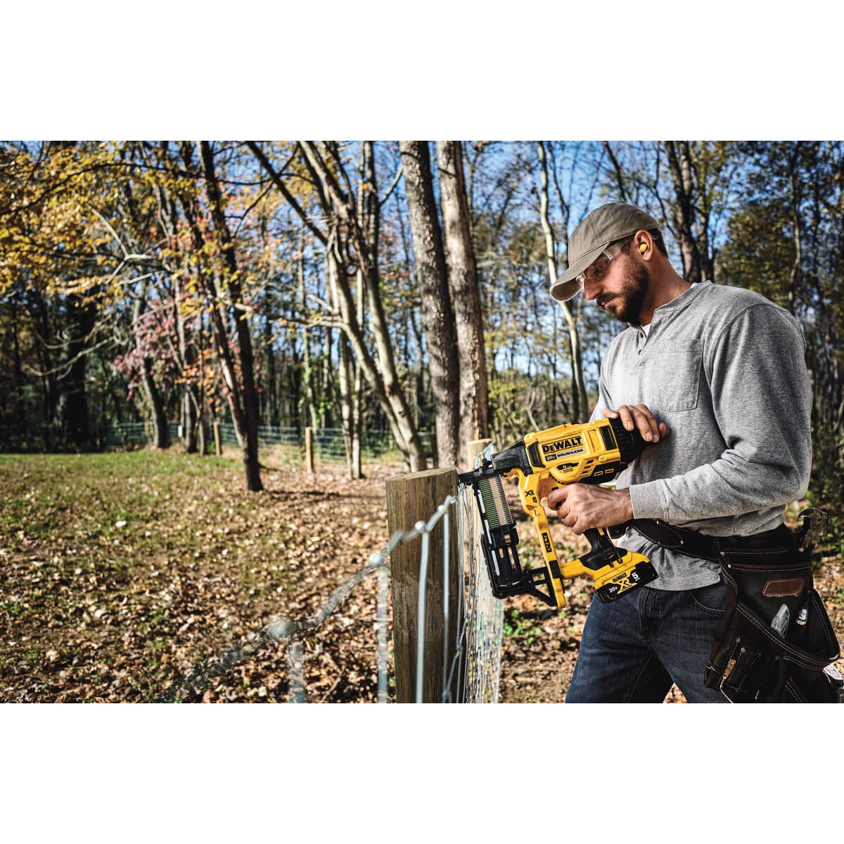 Dewalt DCFS950B 20V MAX* XR® 9 GA CORDLESS FENCING STAPLER (TOOL ONLY) POWER TOOLS 8 Dewalt DCFS950B 20V MAX* XR® 9 GA CORDLESS FENCING STAPLER (TOOL ONLY) POWER TOOLS
