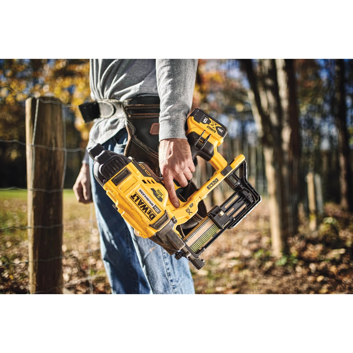 Dewalt DCFS950B 20V MAX* XR® 9 GA CORDLESS FENCING STAPLER (TOOL ONLY) POWER TOOLS 5 Dewalt DCFS950B 20V MAX* XR® 9 GA CORDLESS FENCING STAPLER (TOOL ONLY) POWER TOOLS