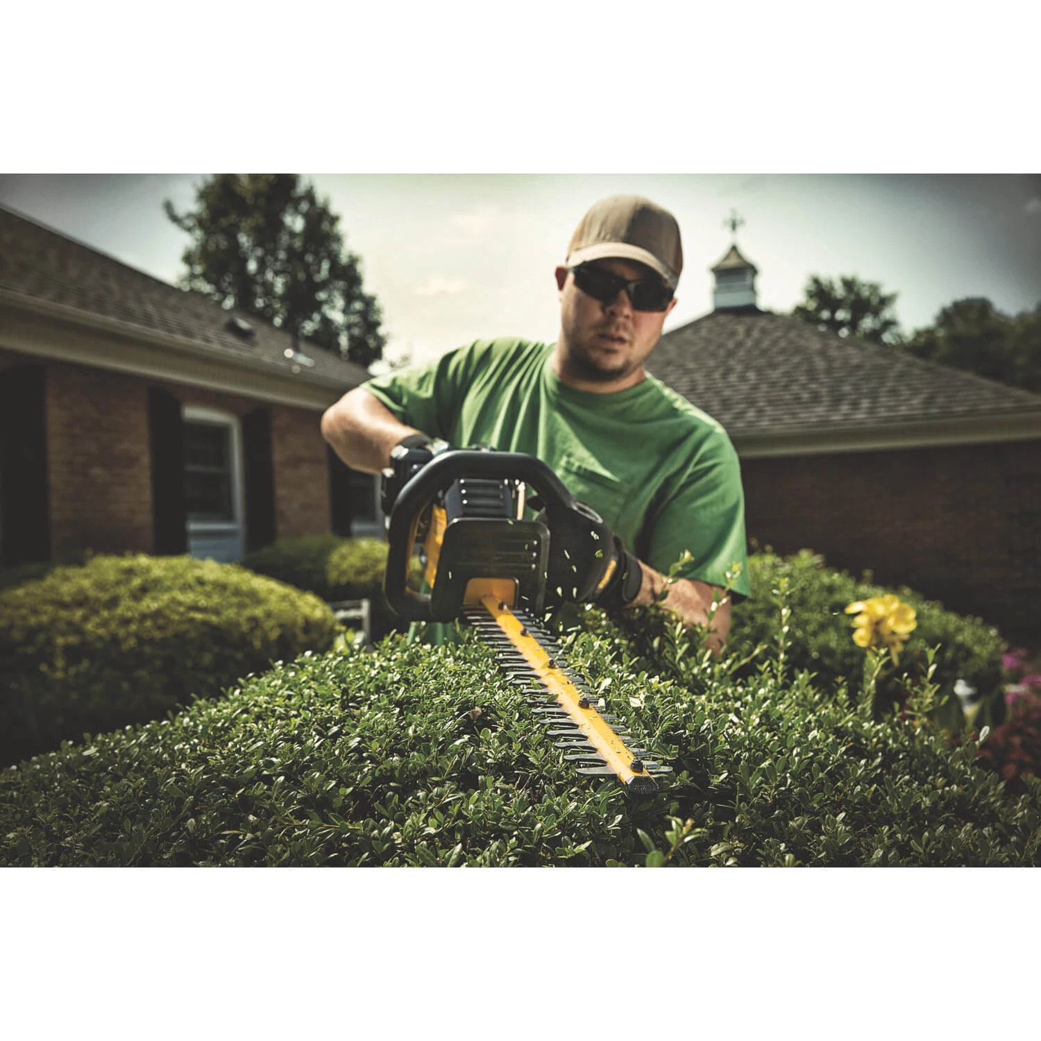 DEWALT DCHT860X1 40V MAX* XR 22" CORDLESS HEDGE TRIMMER (7.5AH) OUTDOOR TOOLS 10 DEWALT DCHT860X1 40V MAX* XR 22" CORDLESS HEDGE TRIMMER (7.5AH) OUTDOOR TOOLS