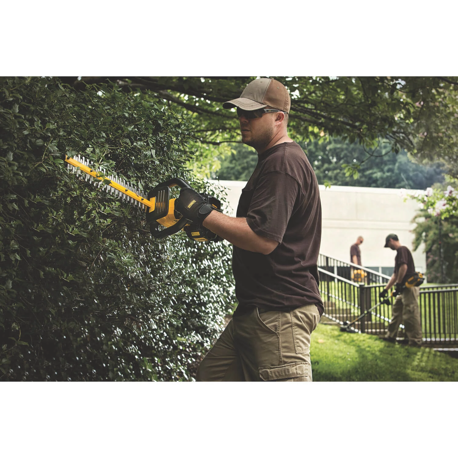 DEWALT DCHT860X1 40V MAX* XR 22" CORDLESS HEDGE TRIMMER (7.5AH) OUTDOOR TOOLS 8 DEWALT DCHT860X1 40V MAX* XR 22" CORDLESS HEDGE TRIMMER (7.5AH) OUTDOOR TOOLS