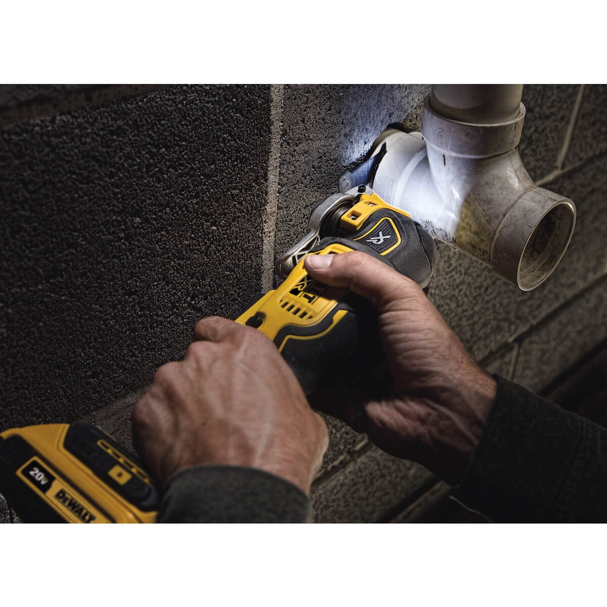 DEWALT DCS356B 20V MAX* XR® BRUSHLESS CORDLESS 3-SPEED OSCILLATING MULTI-TOOL (TOOL ONLY) 5 DEWALT DCS356B 20V MAX* XR® BRUSHLESS CORDLESS 3-SPEED OSCILLATING MULTI-TOOL (TOOL ONLY)