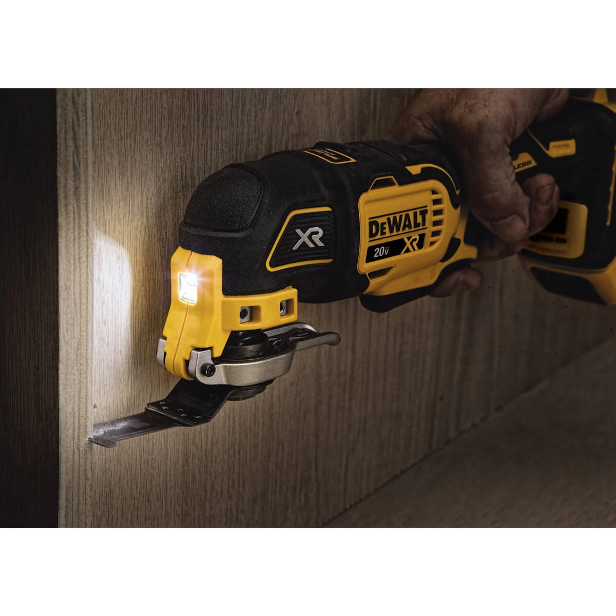 DEWALT DCS356B 20V MAX* XR® BRUSHLESS CORDLESS 3-SPEED OSCILLATING MULTI-TOOL (TOOL ONLY) 9 DEWALT DCS356B 20V MAX* XR® BRUSHLESS CORDLESS 3-SPEED OSCILLATING MULTI-TOOL (TOOL ONLY)