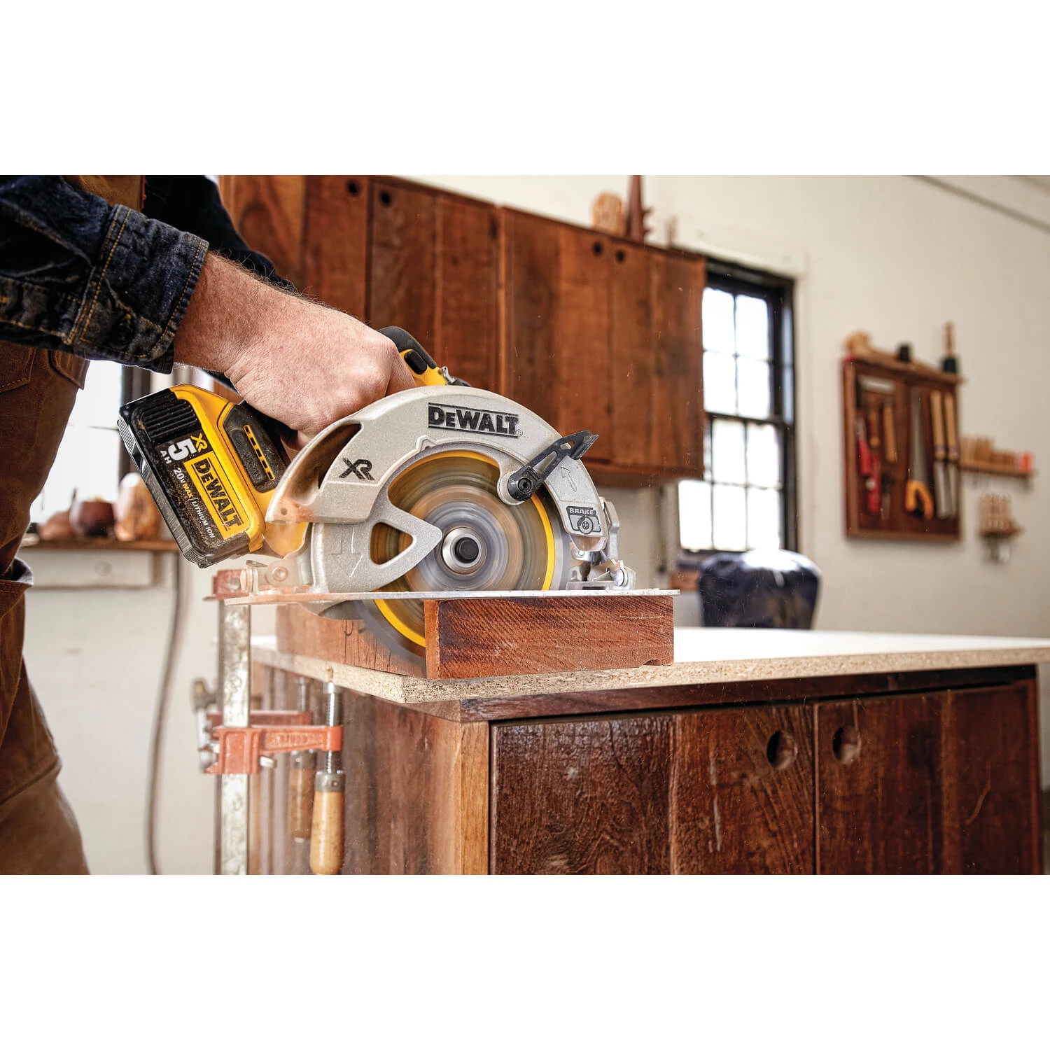POWER TOOLS Dewalt DCS570P1 20V MAX XR 7-1/4" Circular Saw Kit 8 POWER TOOLS Dewalt DCS570P1 20V MAX XR 7-1/4" Circular Saw Kit