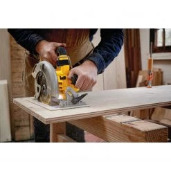POWER TOOLS Dewalt DCS570P1 20V MAX XR 7-1/4" Circular Saw Kit 21 POWER TOOLS Dewalt DCS570P1 20V MAX XR 7-1/4