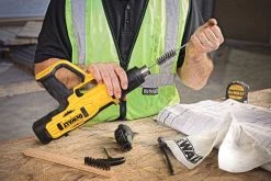 DEWALT DFD270MK - FULLY-AUTOMATIC .27 CALIBER POWDER-ACTUATED TOOL (MAGAZINE AND SINGLE SHOT KIT)