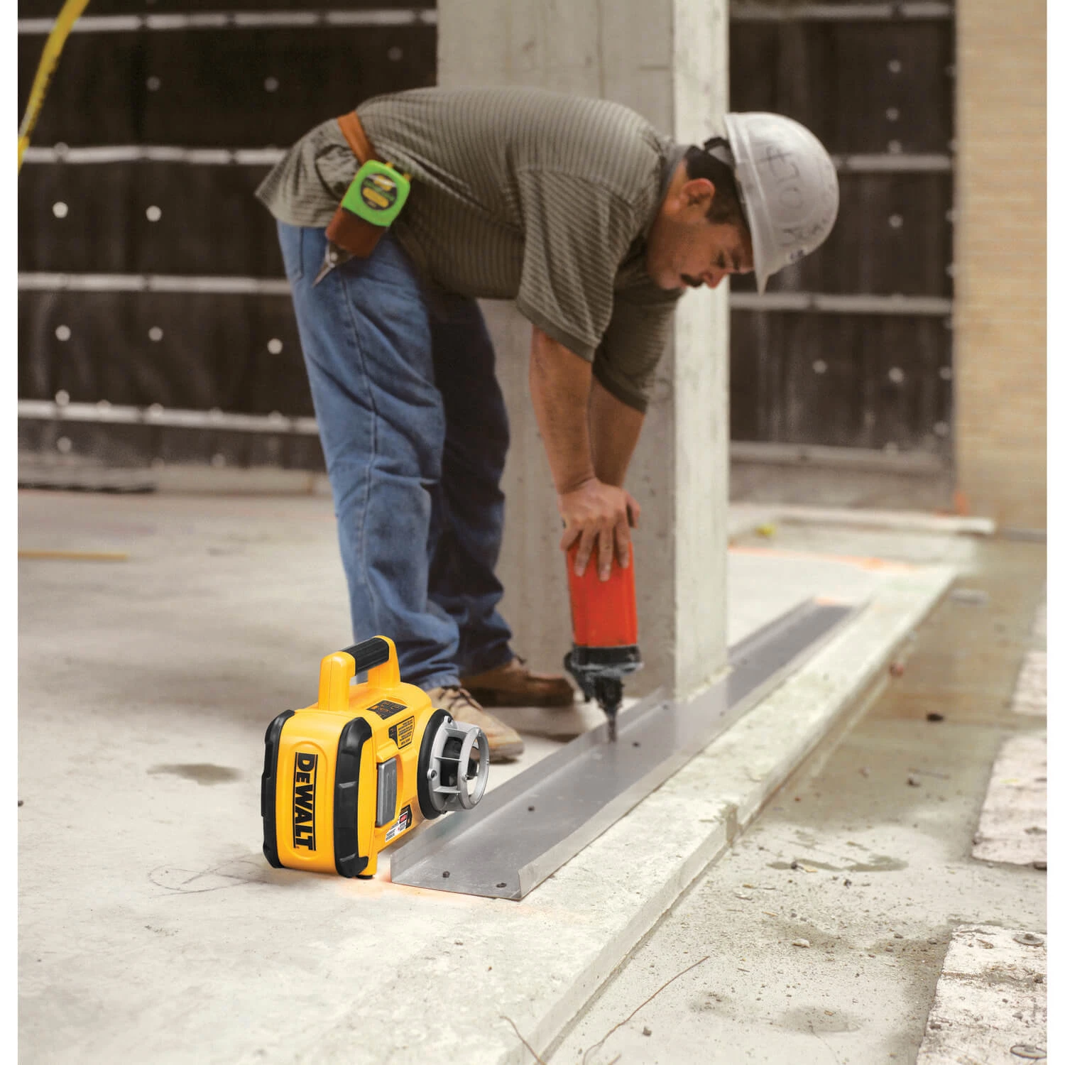 DeWALT DW079KD - 18V Cordless XRP Self-Leveling Rotary Laser Level for Indoor & Outdoor Use 15 DeWalt DW079KD - 18V Cordless XRP Self-Leveling Int/Ext WHAT'S NEW