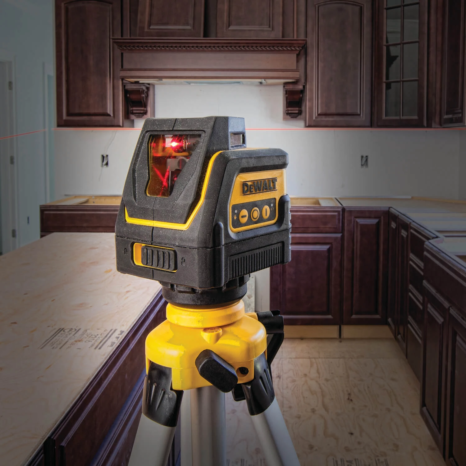DEWALT DW0811 Self Leveling 360 Degree Line And Vertical Line Laser SALE 3 DEWALT DW0811 Self Leveling 360 Degree Line And Vertical Line Laser SALE