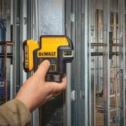 DEWALT DW0822 - Self Leveling Cross Line And Plumb Spots