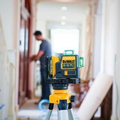 SALE DEWALT DW089LG 12V Beam Battery, Green