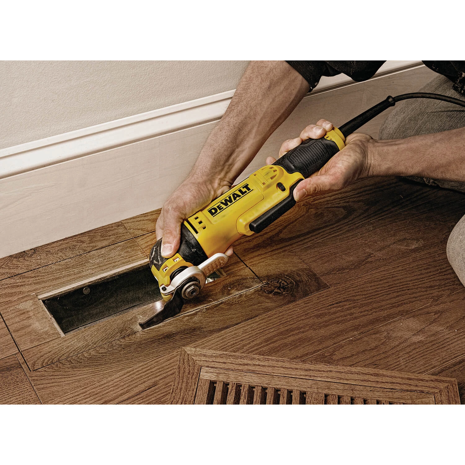 DeWalt DWE315K - Oscillating Multi-Tool Kit SALE 23 DeWalt DWE315K - Oscillating Multi-Tool Kit SALE