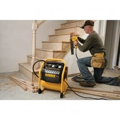 DEWALT DWFP55130 - COMPRESSOR 2.5GAL 3.0SCFM POWER TOOLS