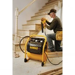 DEWALT DWFP55130 - COMPRESSOR 2.5GAL 3.0SCFM POWER TOOLS