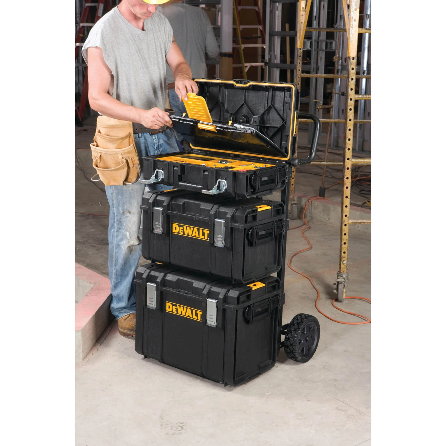 STORAGE DEWALT DWST08210 TOUGHSYSTEM® DS CARRIER 6 STORAGE DEWALT DWST08210 TOUGHSYSTEM® DS CARRIER