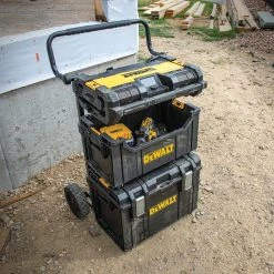 DeWALT DWST08810 TOUGHSYSTEM® MUSIC + CHARGER 11 DeWALT DWST08810 TOUGHSYSTEM® MUSIC + CHARGER