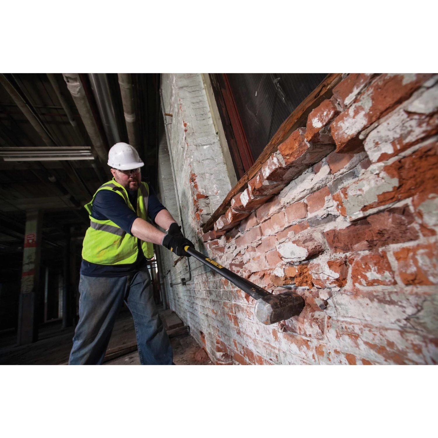 DeWalt DWHT56027 6 Lb. EXOCORE™ Sledge Hammer HAND TOOLS 6 DeWalt DWHT56027 6 Lb. EXOCORE™ Sledge Hammer HAND TOOLS