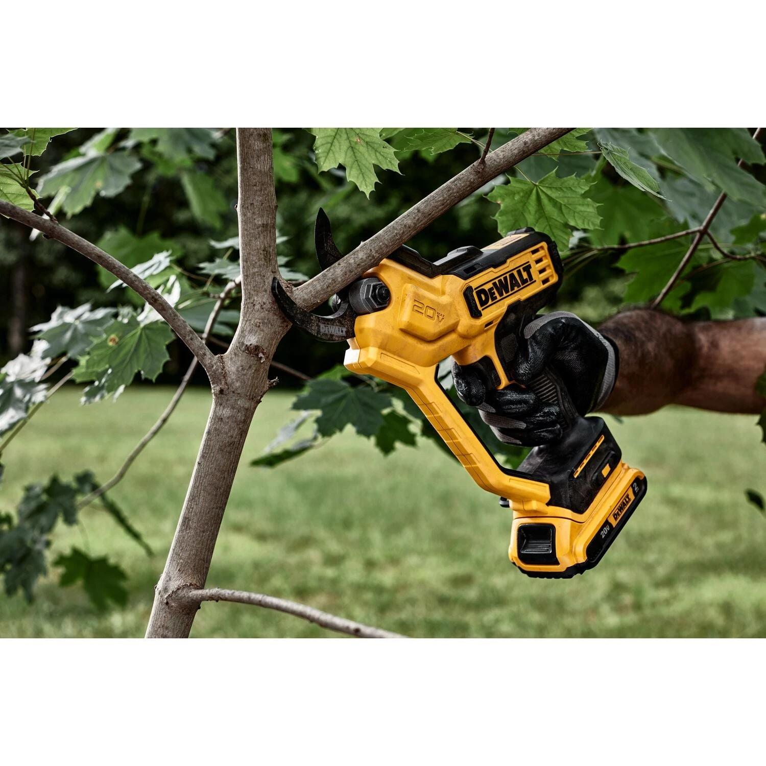 DEWALT DCPR320D1 20V MAX* 1-1/2 In. Cordless Pruner Kit OUTDOOR TOOLS 8 DEWALT DCPR320D1 20V MAX* 1-1/2 In. Cordless Pruner Kit OUTDOOR TOOLS