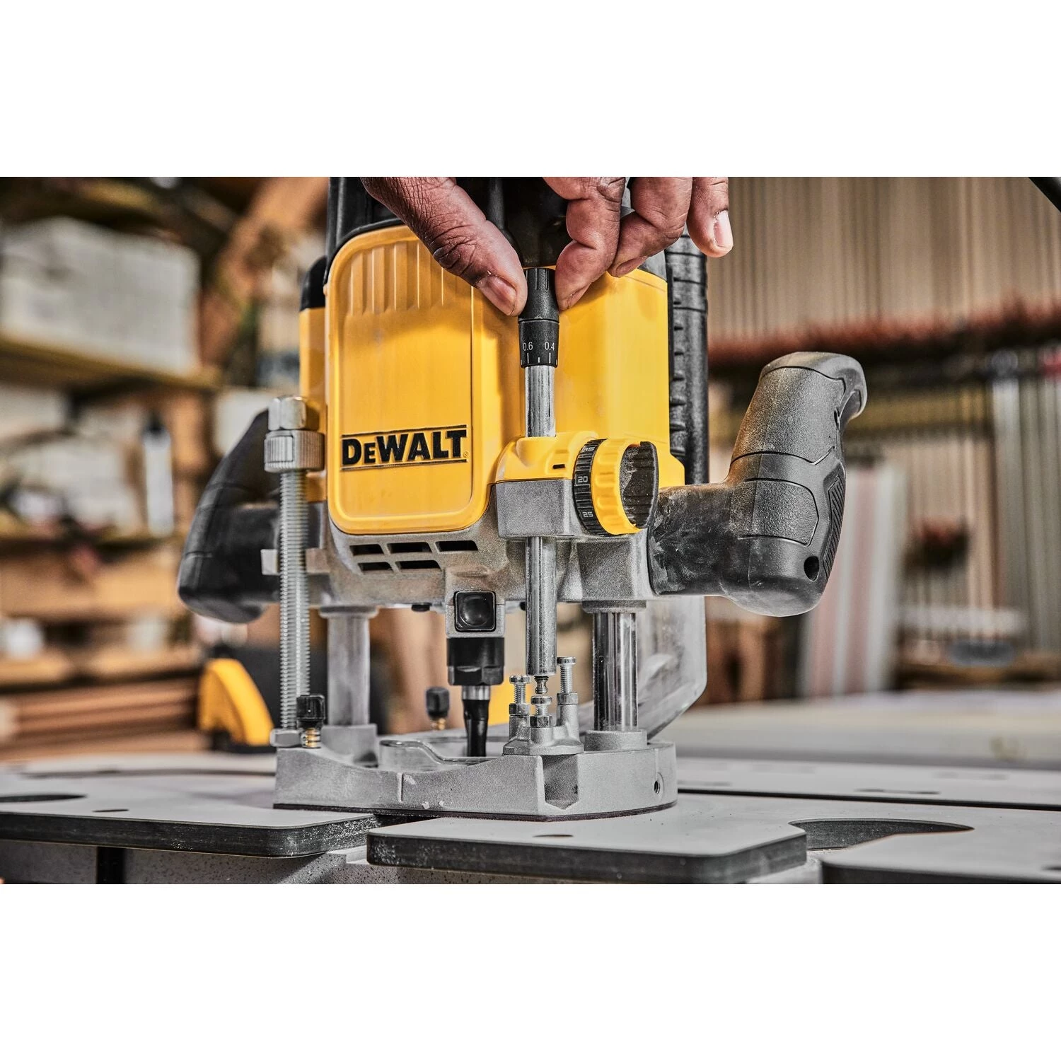 DeWALT DWE625 15 Amp Corded 1/2 In. Plunge Router - Latest Model 6 DeWalt DWE625 - 15 Amp Corded 1/2 In. Plunge Router WHAT'S NEW