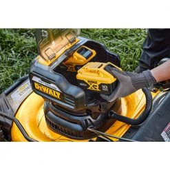 DEWALT DCMWSP255Y2-CA 2X20V MAX* BRUSHLESS CORDLESS 21-1/2 IN. REAR WHEEL DRIVE SELF-PROPELLED MOWER KIT