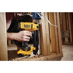 POWER TOOLS Dewalt DCN701D1 20V MAX* CORDLESS CABLE STAPLER KIT